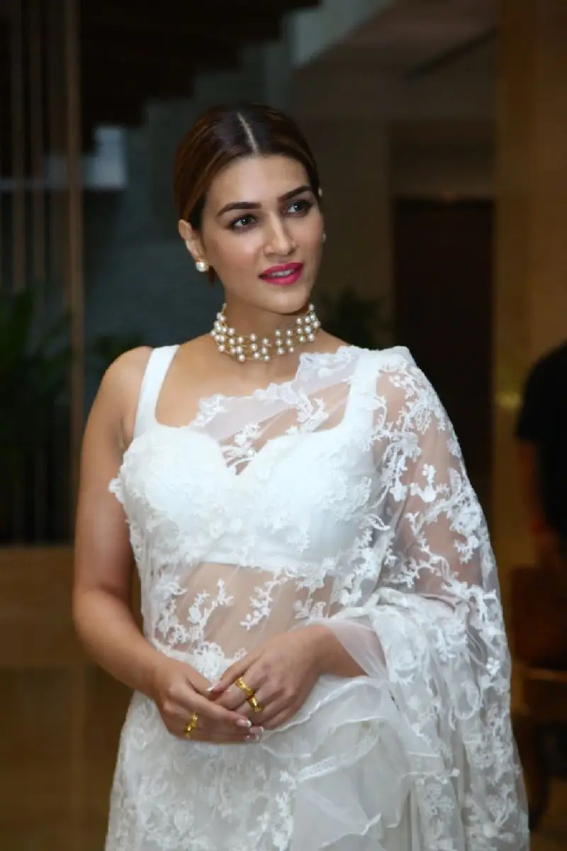 Kriti Sanon Charming Stills In White Saree Sleeveless Blouse